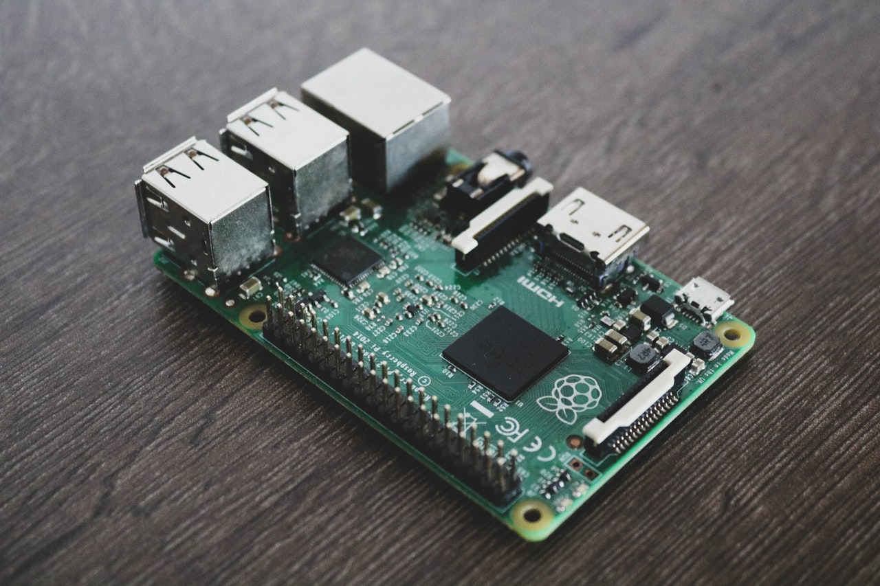 Achetez votre Raspberry Pi 3B+ et ses accessoires, notre guide d'achat !